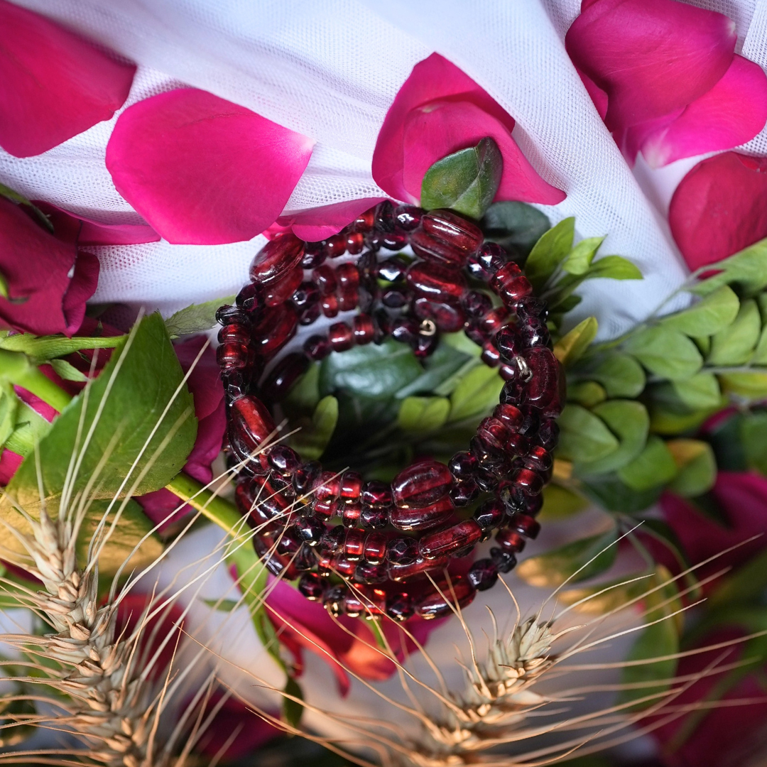 Spice Spiral Glass Bracelet – 5-Layer Coral & Burgundy Beads with Diamond Cut & Oval Mix