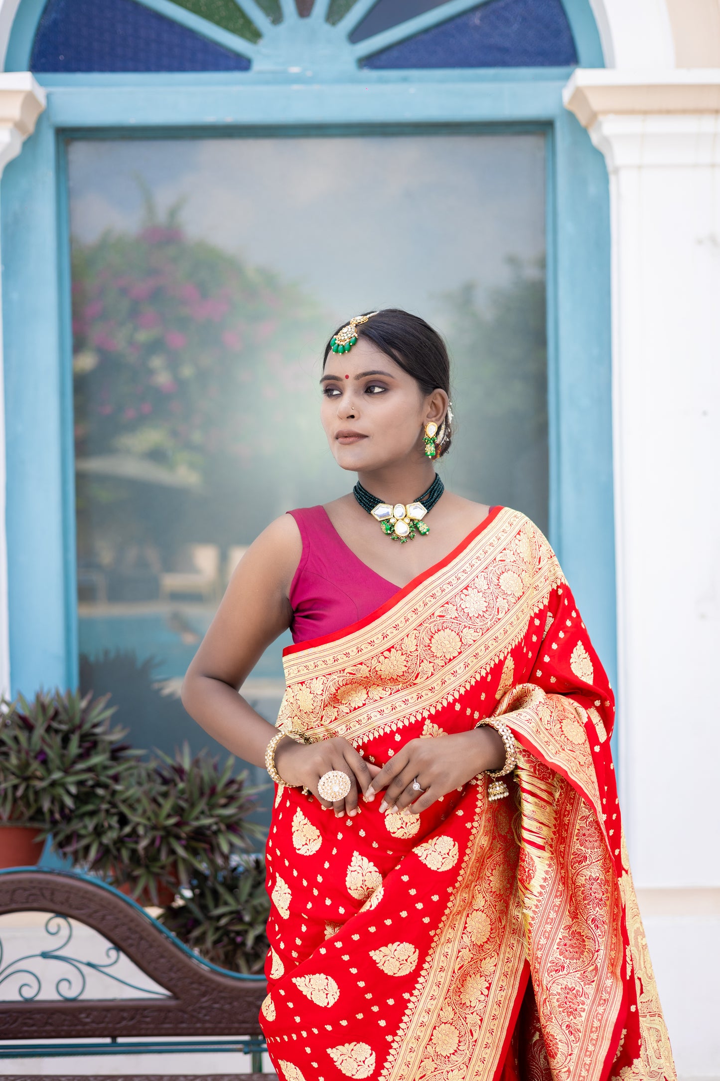 சிவப்பு நிறத்துடன் கூடிய சூடான மஞ்சள் நிற ஜரிகை தூய பனாரசி பட்டுப் புடவை