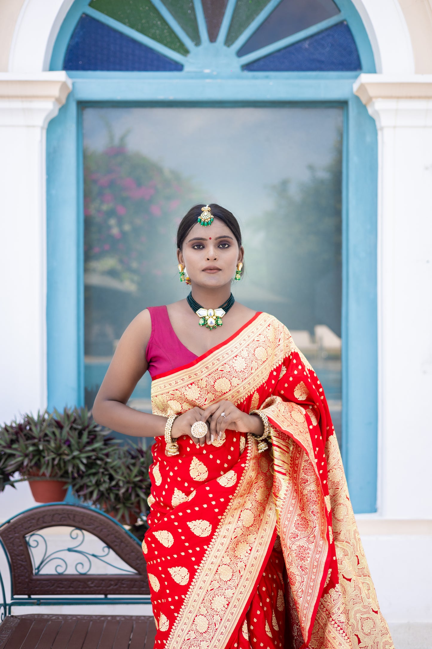 சிவப்பு நிறத்துடன் கூடிய சூடான மஞ்சள் நிற ஜரிகை தூய பனாரசி பட்டுப் புடவை