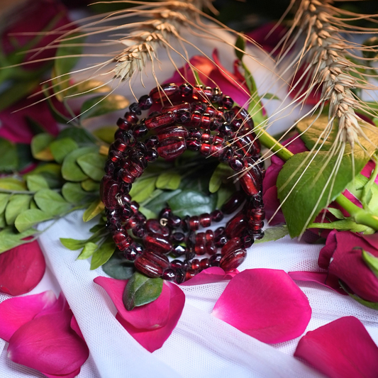 Spice Spiral Glass Bracelet – 5-Layer Coral & Burgundy Beads with Diamond Cut & Oval Mix