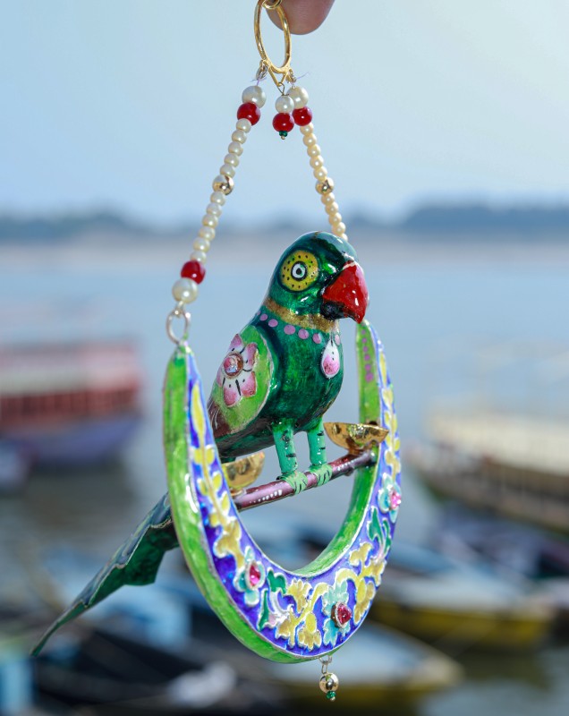 hanging parrot | sitting posture | parrot